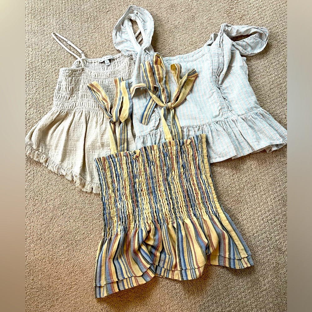 [BUNDLE] Woman’s summery tank tops, size M & L.